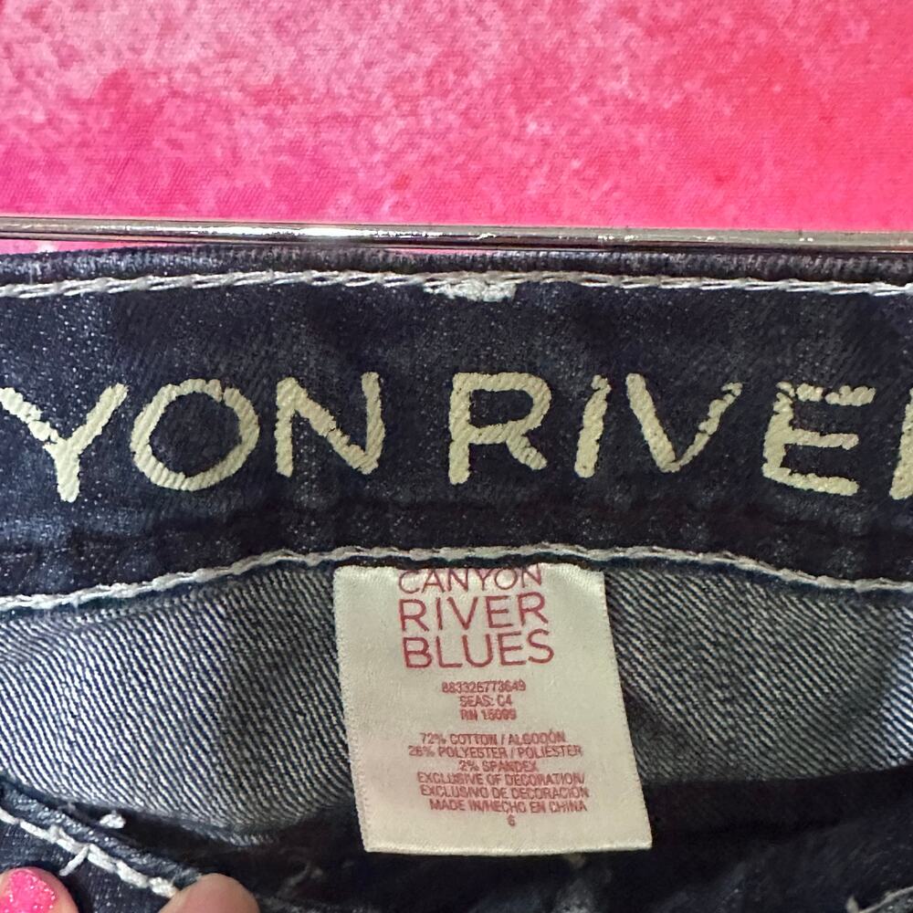Canyon River Blues Jeans Size 6 Blue Modern Fit Boot Dark Wash Embroidered Pocke - Picture 2 of 3